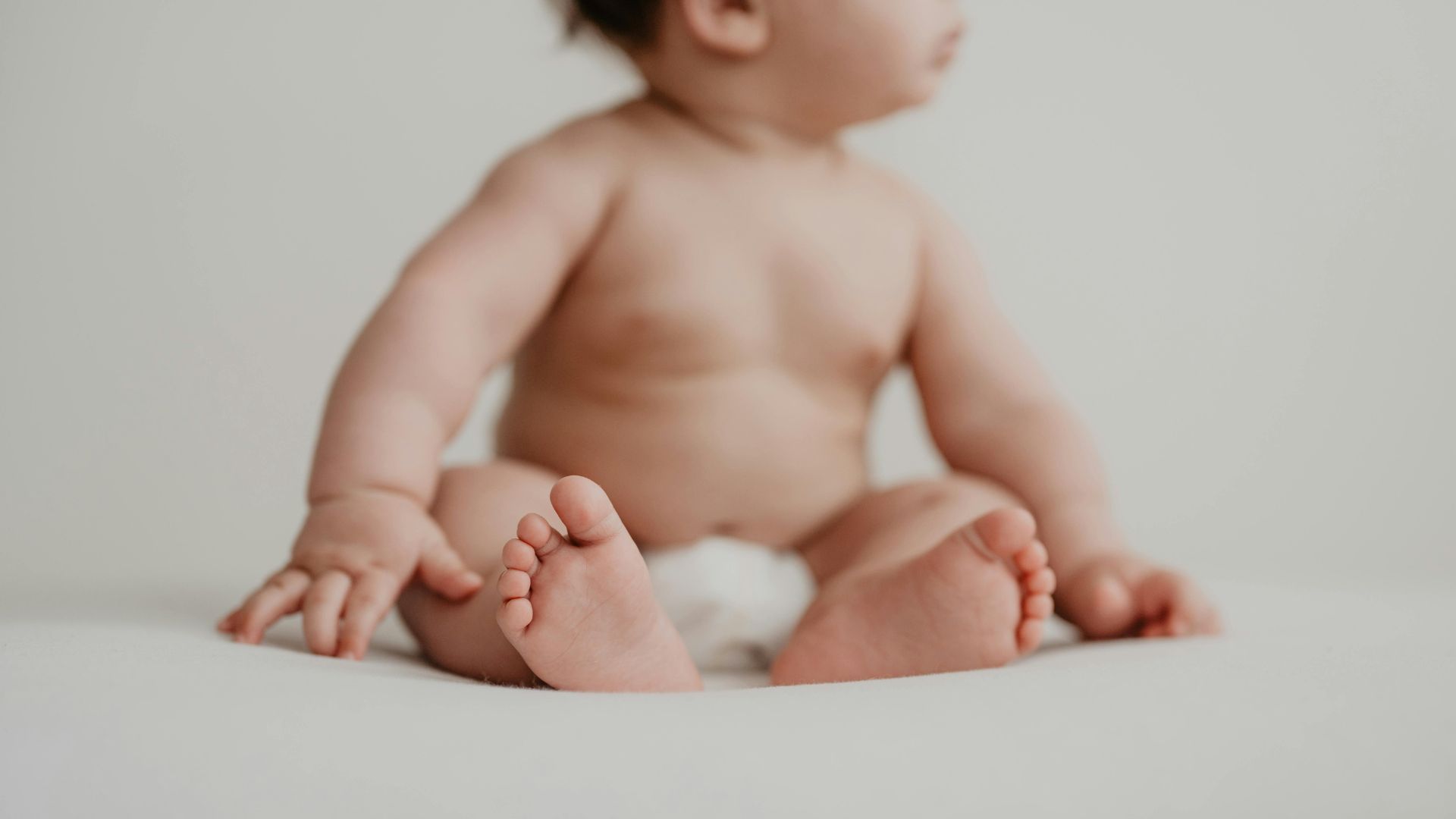 neonato-posizione.seduto